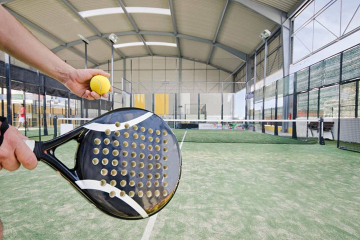Choosing an Indoor Padel Court for a Game - Quick Guide